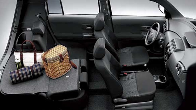 Daihatsu MATERIA interior - Seats