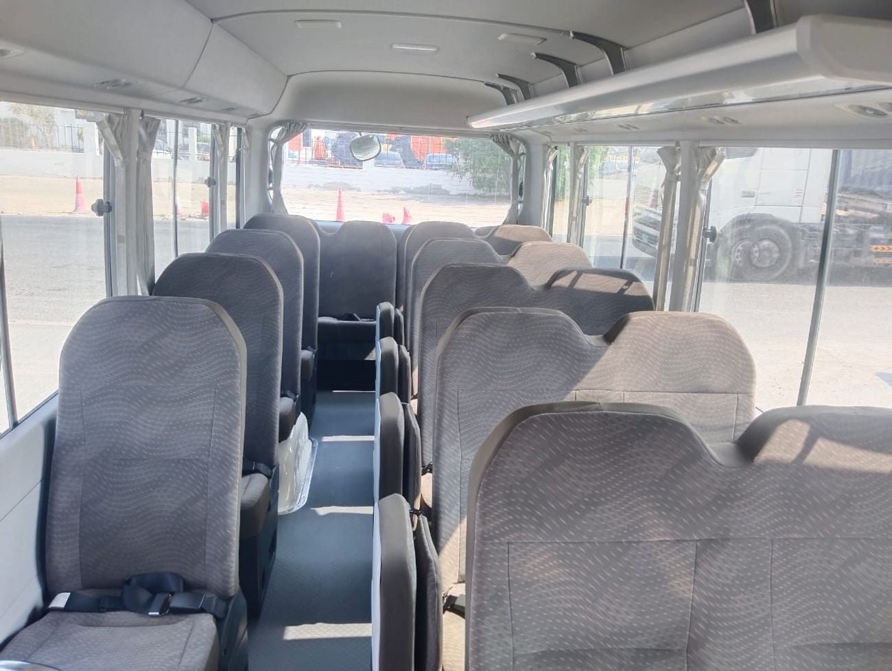 تويوتا كوستر 4.2L DIESEL M/T 30 SEATER BUS(ONLY EXPORT TO AFRICA)