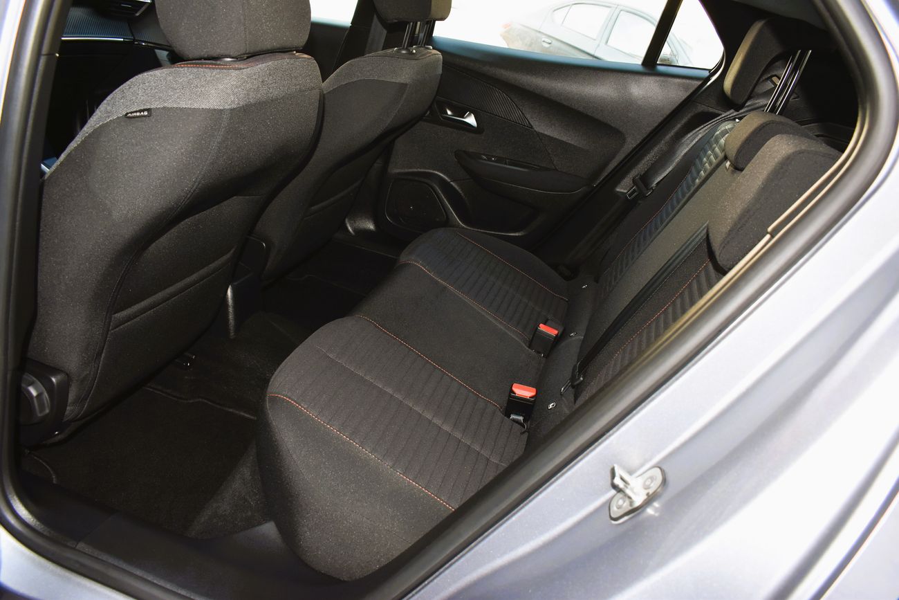 Peugeot 2008 AED 1119 PM ACTIVE 1.6L GCC AGENCY WARRANTY UP TO 2026 OR 100K KM