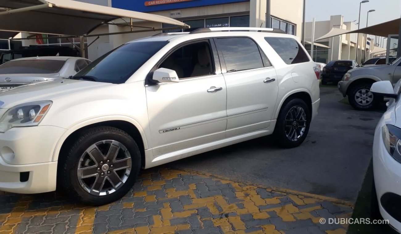 GMC Acadia Denali / warranty /full option /super super clean