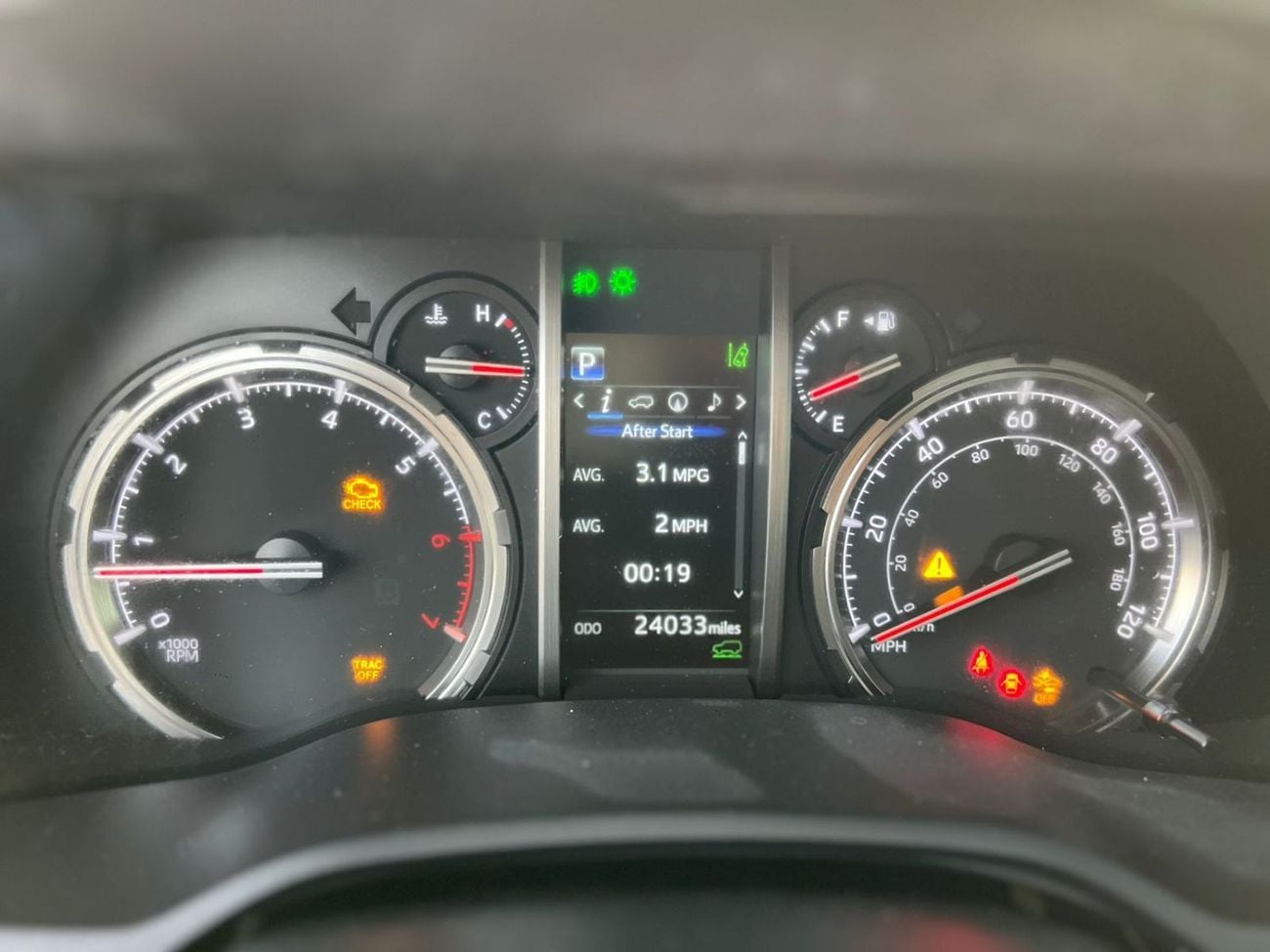 تويوتا فور رنر  2023 Toyota 4Runner Full Option 4.0L V6 - Rear Camera - AWD 4x4 - Sunroof - Leather Se
