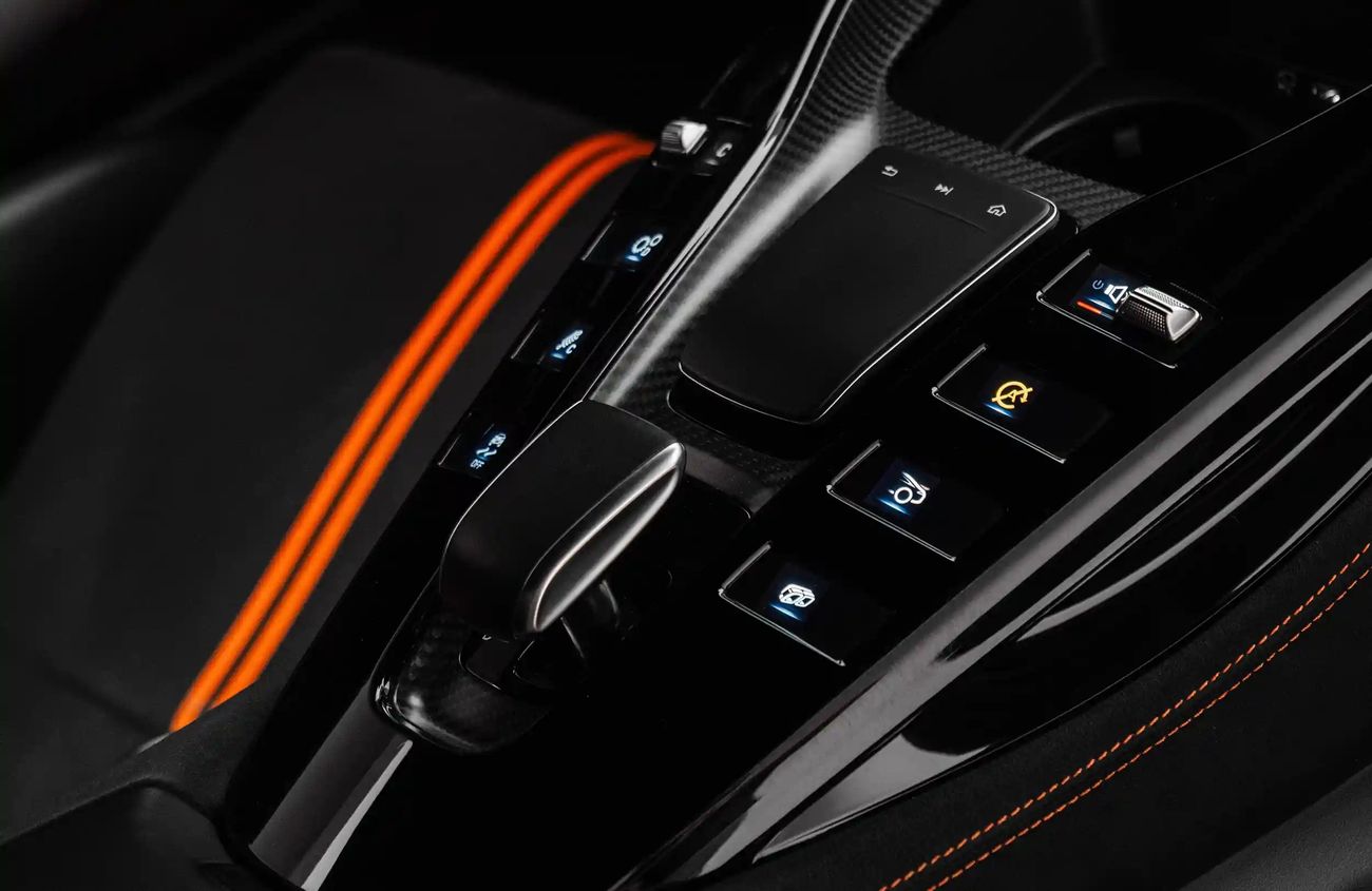 Mercedes-Benz AMG GT All-new 4.0L V8 biturbo engine