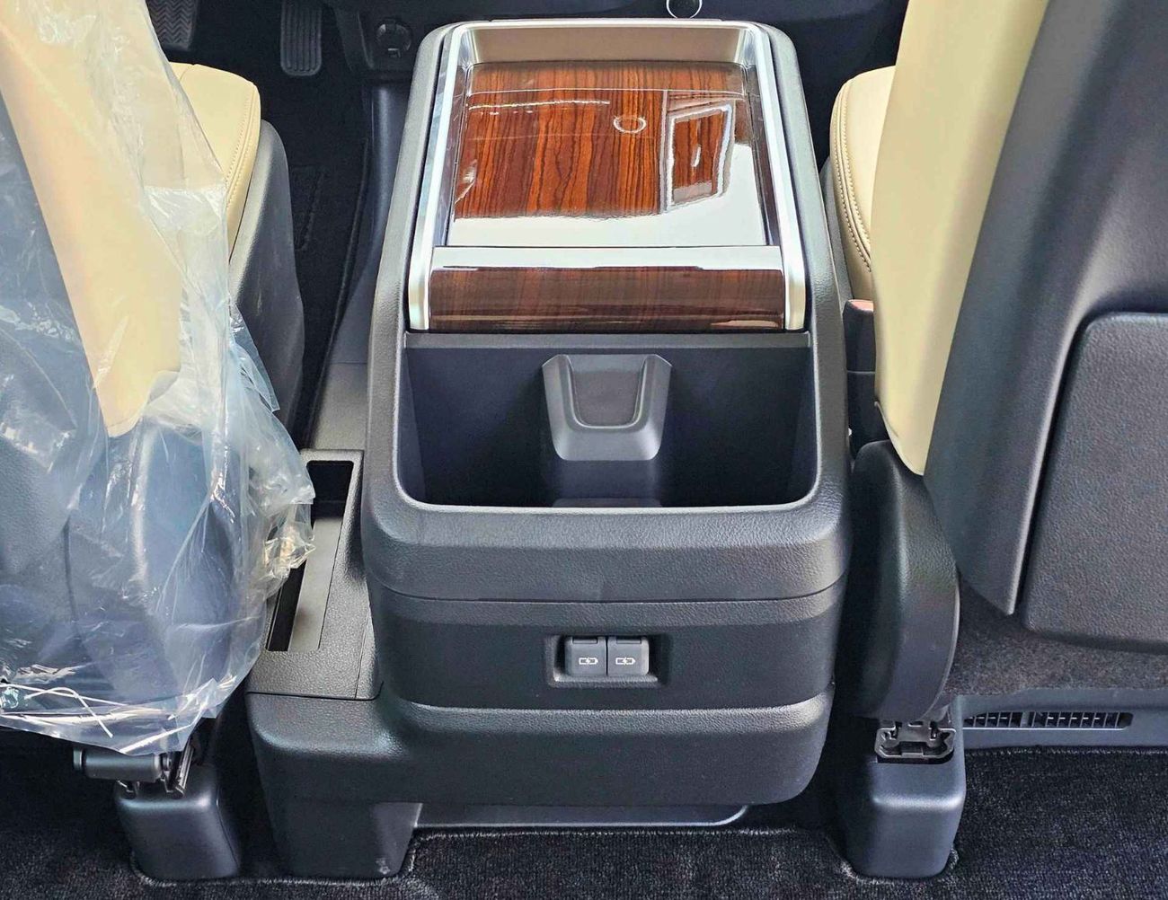 تويوتا جرافينا PREMIUM LUXURY / 3.5L V6 PETROL A/T / RADAR / 360*CAMERAS / VIP SEATS (CODE # GNPPR)