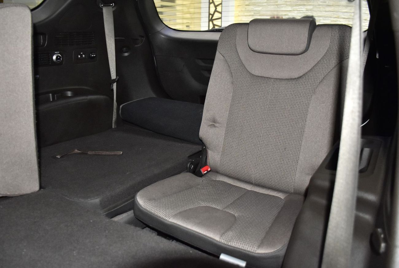 هيونداي سانتا في EXCELLENT DEAL for our Hyundai SantaFe ( 2023 Model ) in White Color GCC Specs