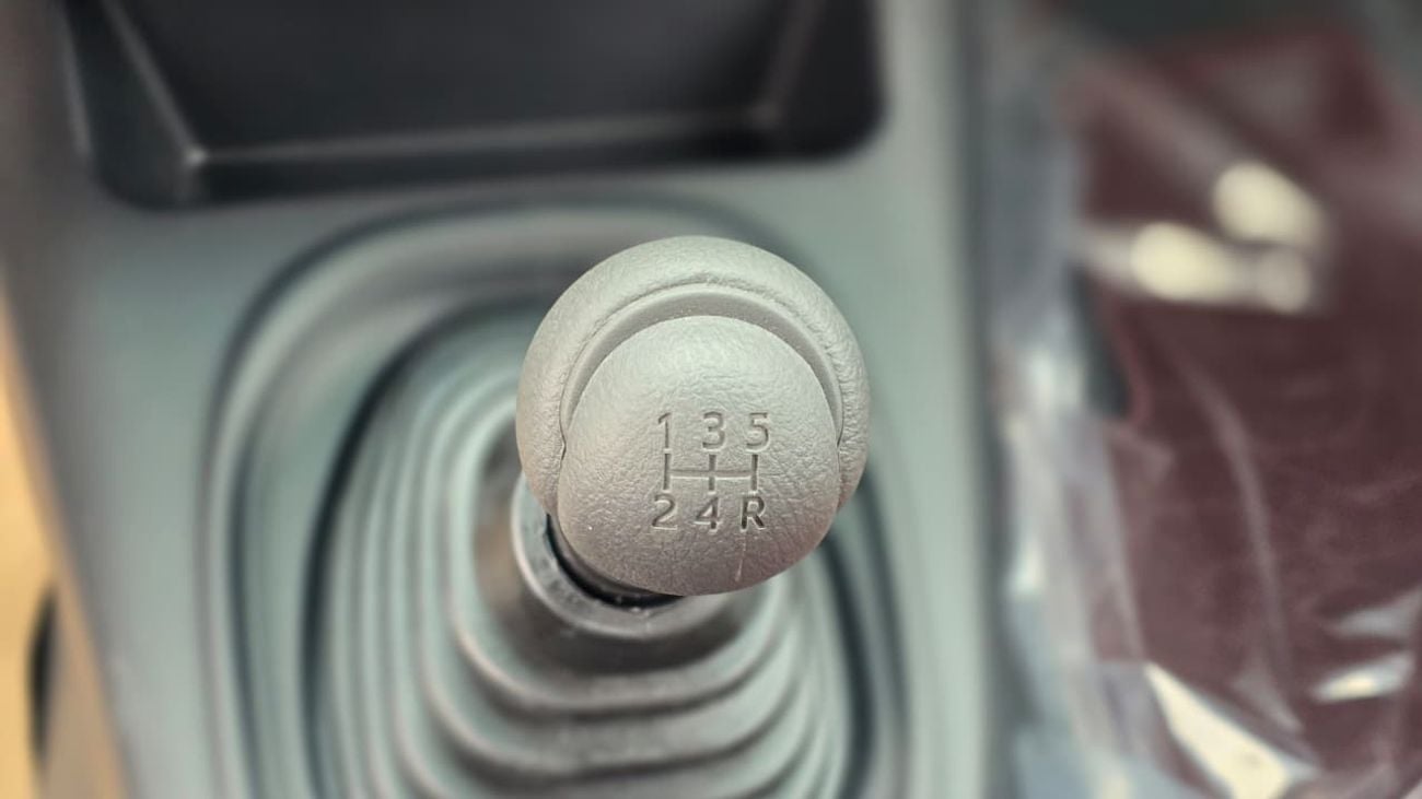 تويوتا هيلوكس 2026 Toyota Hilux Single Cabin M/T 4x4 2.7L Gasoline