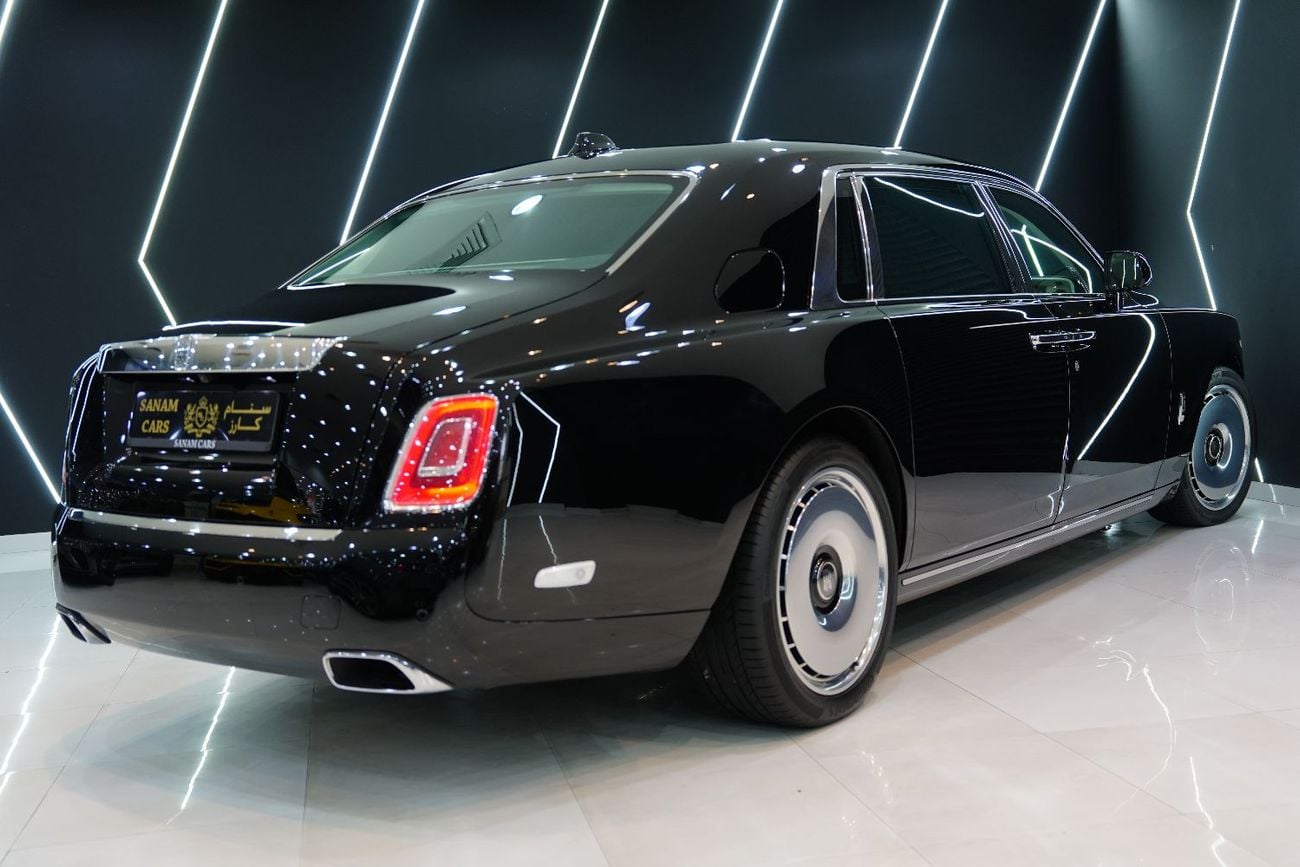 Rolls-Royce Phantom EWB 6.8L Executive Rear Seats w/ Entertainment Display, Bespoke Audio, Dealer Warr + Serv!!