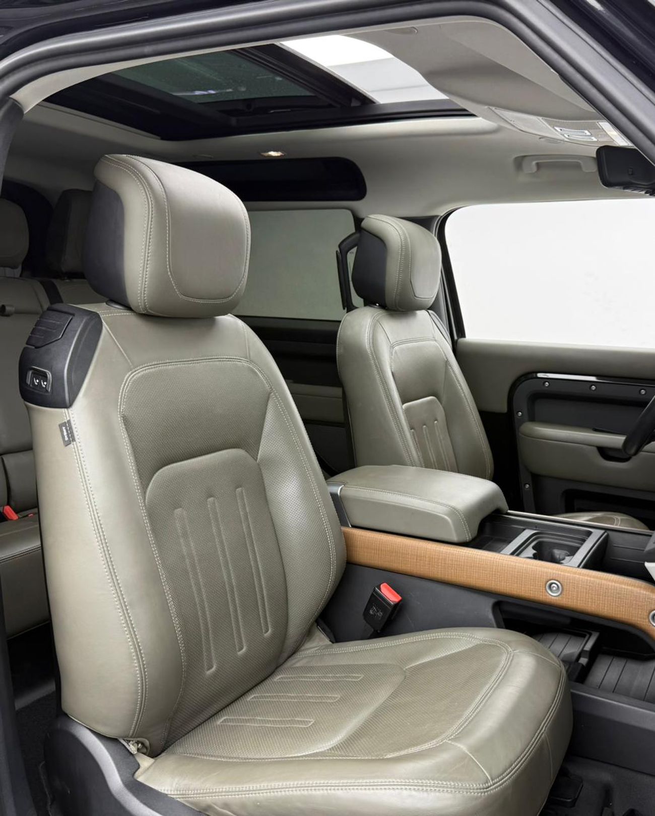 Land Rover Defender P400 90 HSE 3.0L (5 Seater) 2021 Land Rover Defender P400 ,Agency Warranty+Full Service History ,Ful