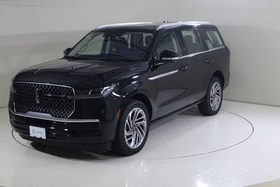 Lincoln Navigator RESERVE N1525 / FREE INSURANCE + REGISTRATION / AL TAYER MOTORS AL QOUZ SHOWROOM