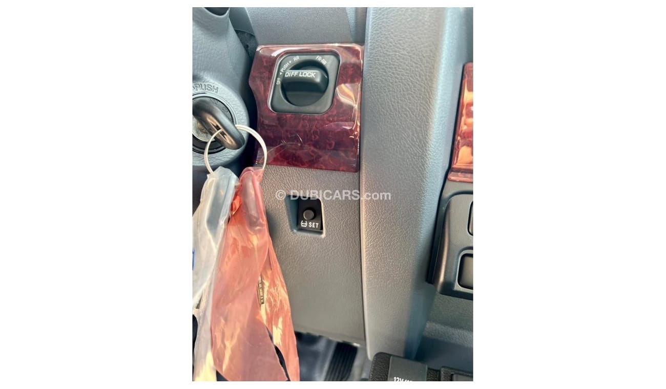 تويوتا لاند كروزر بيك آب VDJ79 4.5L V8 Full option