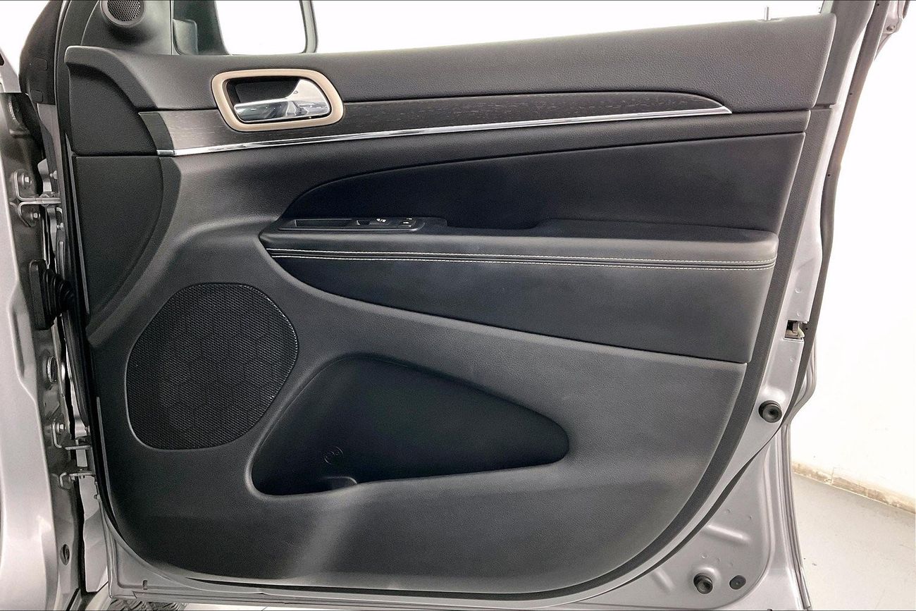 جيب جراند شيروكي Limited | سنة ضمان مجانية | 0 دفعة أولى | سياسة الإعادة بعد 7 أيام