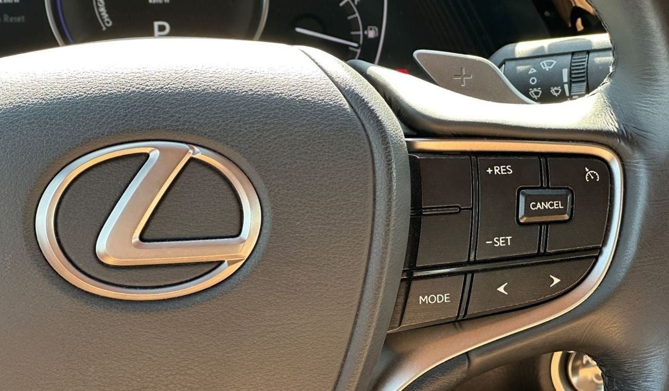 Lexus ES300h Hybrid 2023 GCC Low Mileage Perfect Condition