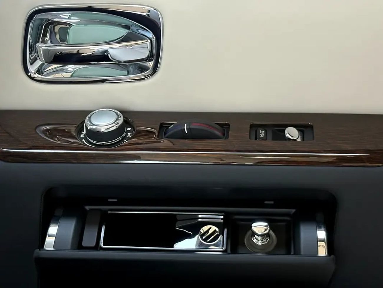 Rolls Royce Phantom STD  !! EID SALE !! 1 YEAR FREE WARRANTY !!  ROLLS-ROYCE PHANTOM STANDARD | 6.75L V12 | 2014 | FULL