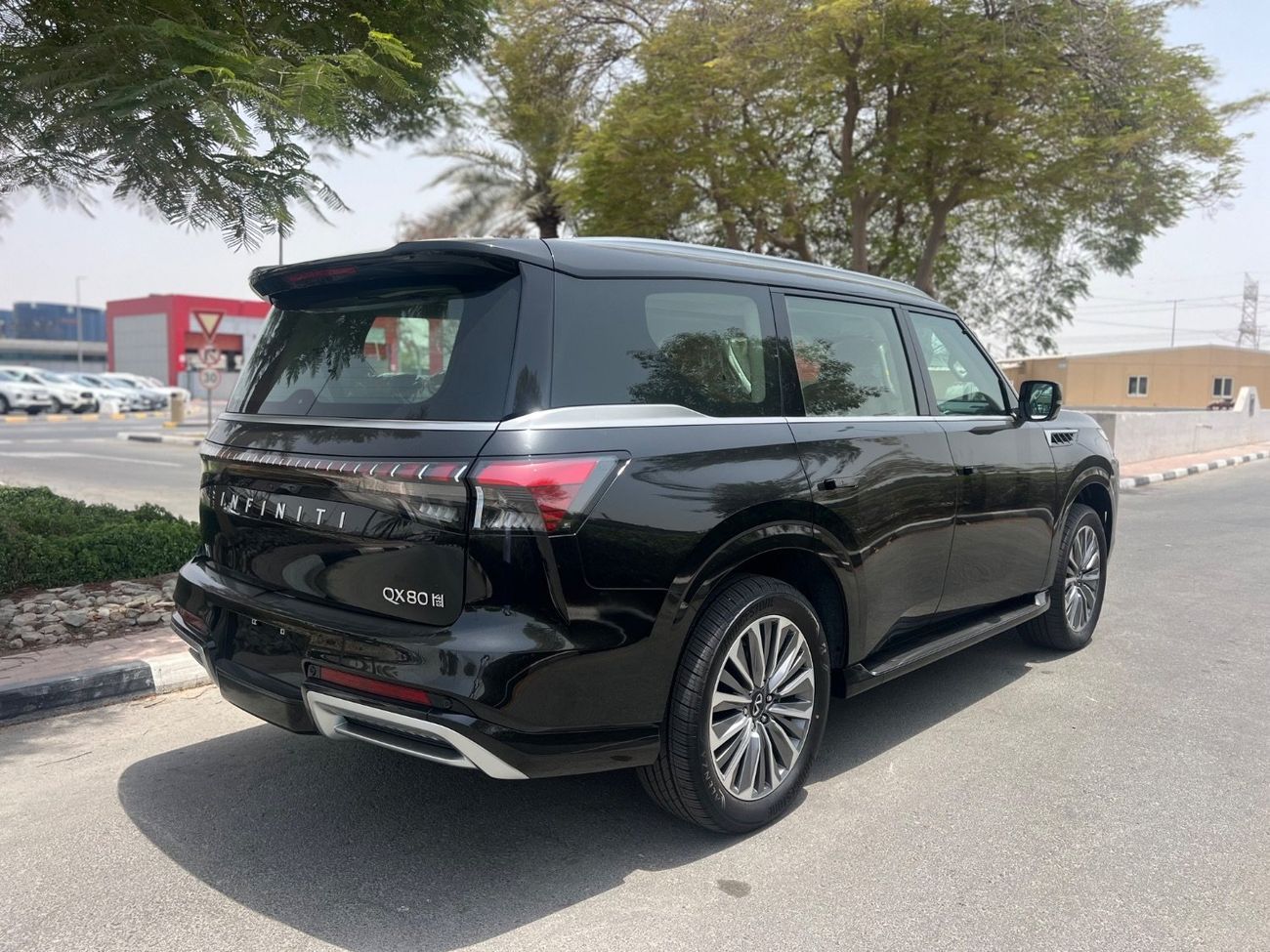 إنفينيتي QX80 Sensory Captain Chairs 7 5.6L