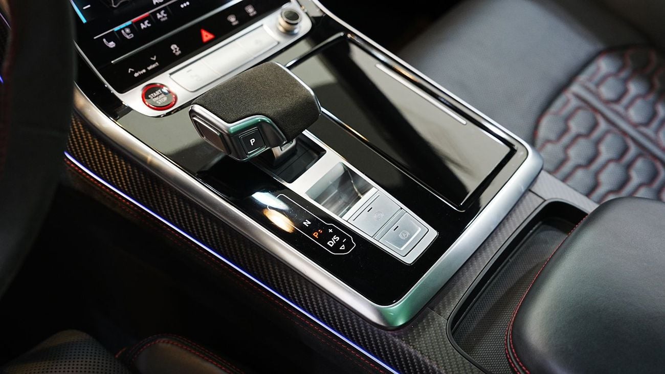 Audi RSQ8 QUATTRO, Carbon Exterior/Interior Pack, Panoramic Roof, Bang N Olufsen, GCC Specs!!