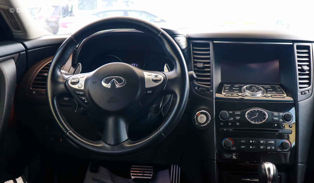 Infiniti QX70