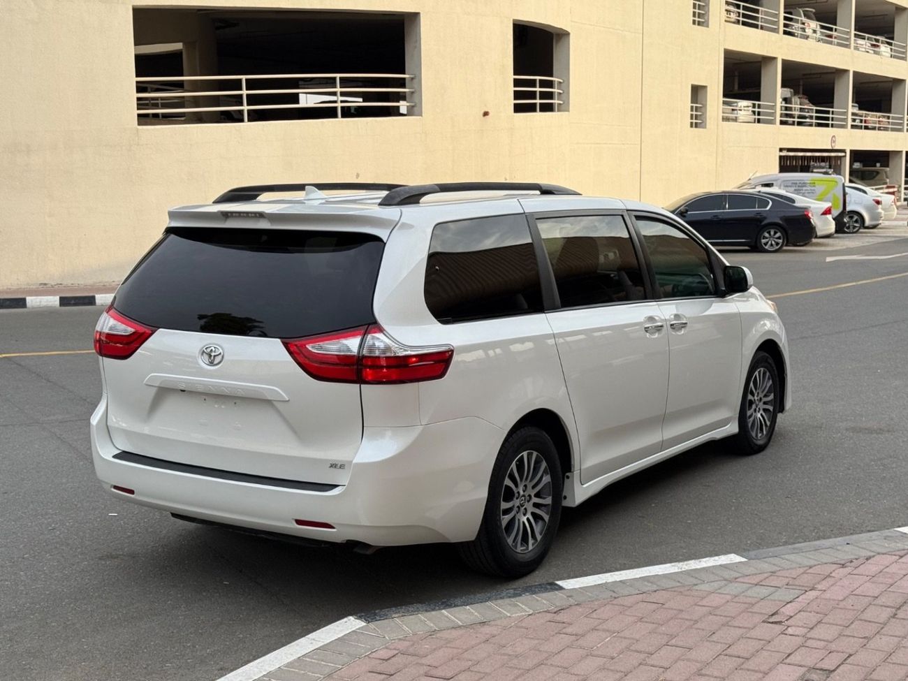 تويوتا سيينا 2019 LIMITED SUNROOF V6 USA IMPORTED