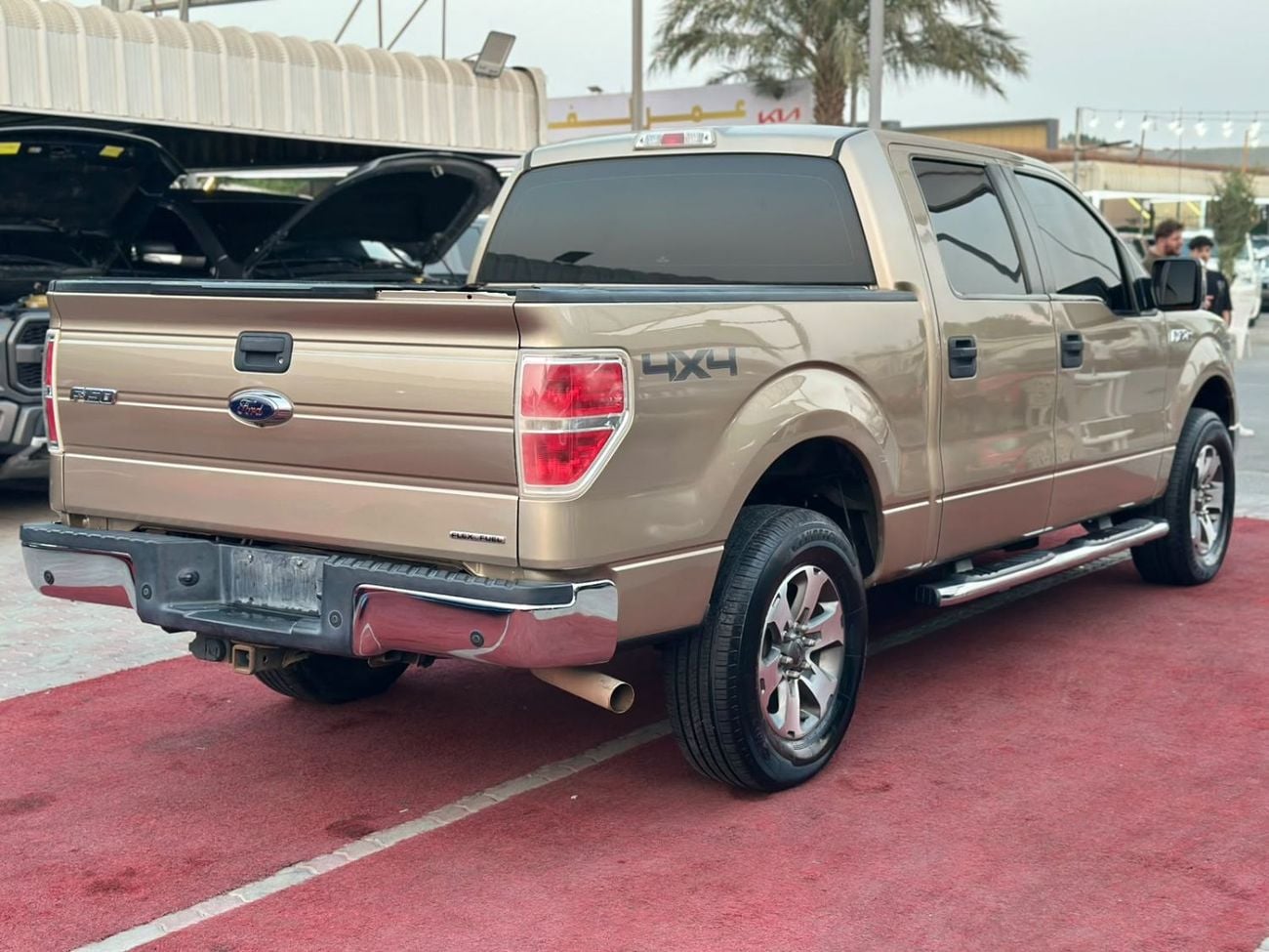 Ford F-150 XLT CREW CAB