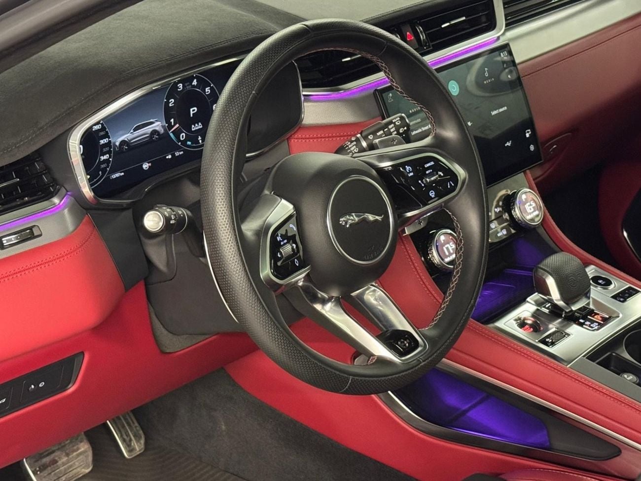 جاكوار F بيس SVR 5.0L