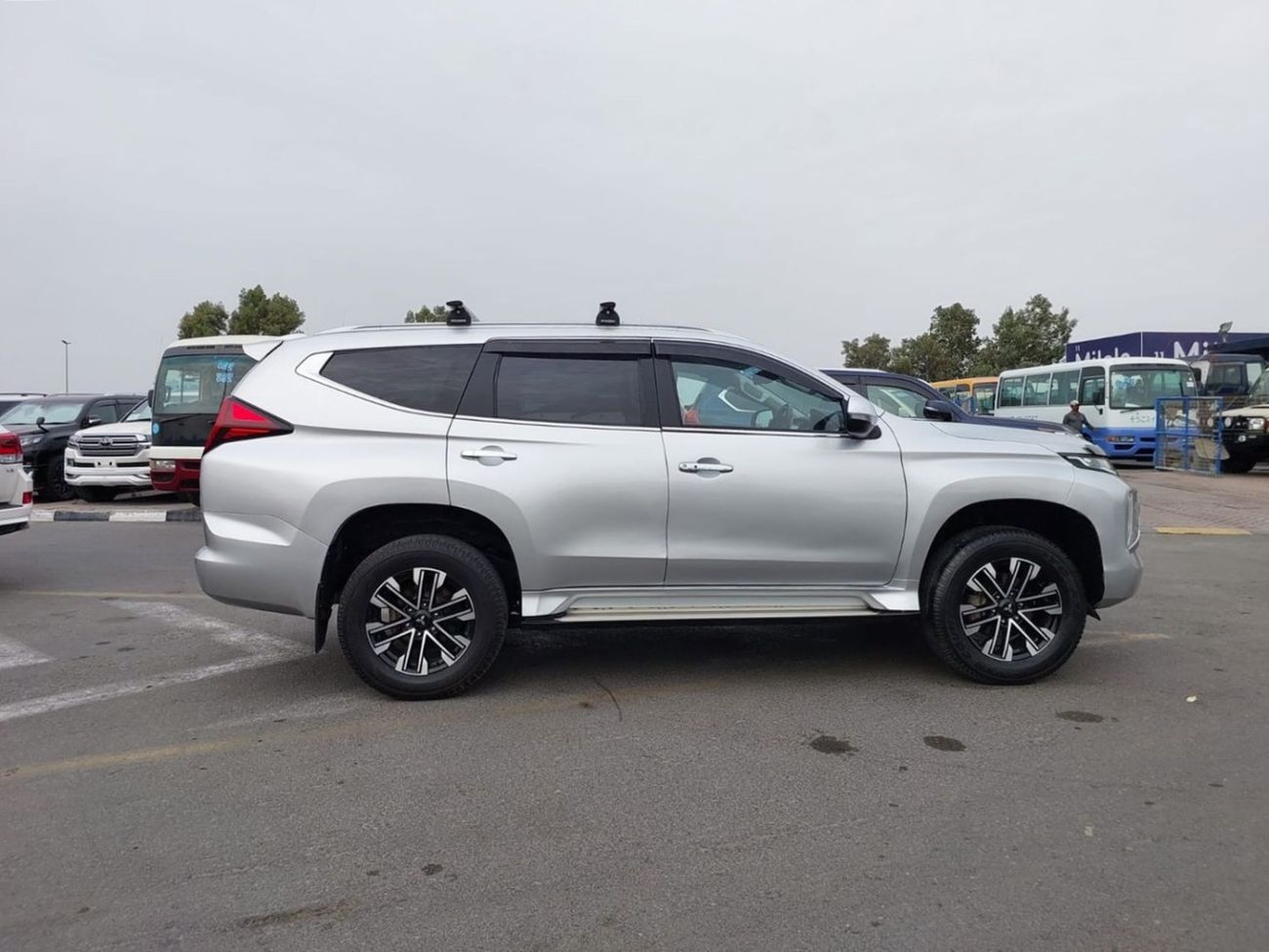 Mitsubishi Pajero MITSUBISHI PAJERO SUV RHD 2023 MODEL 2.4 L DIESEL AUTPMATIC(PM11732)