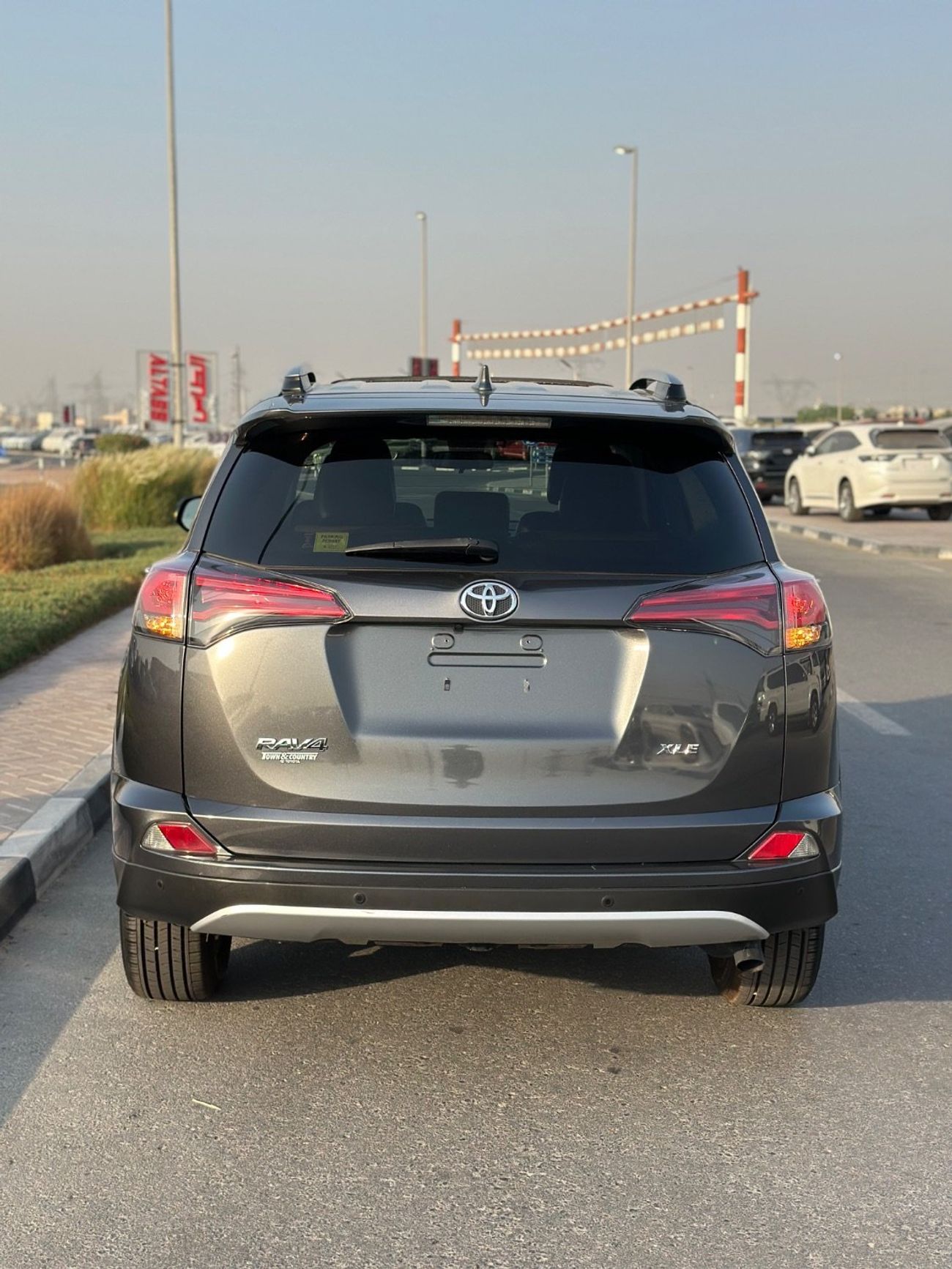 Toyota RAV4 XLE premium Sunroof,Push start,Leather seats