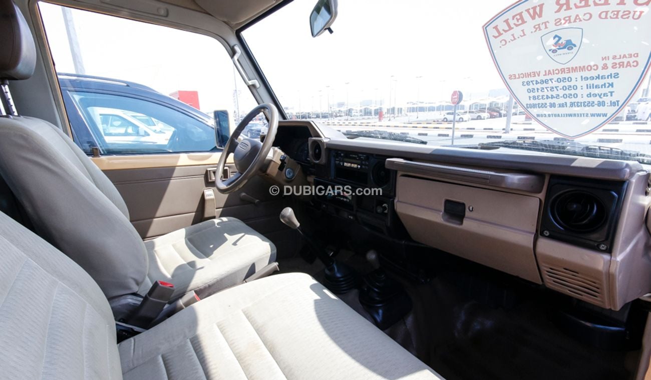 تويوتا لاند كروزر بيك آب 4WD