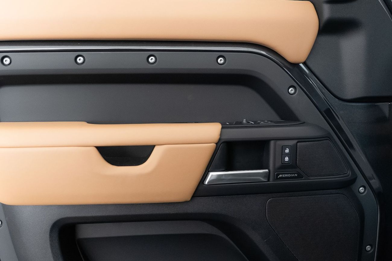 Land Rover Defender P400 110 X-Dynamic HSE 3.0L (5 Seater)