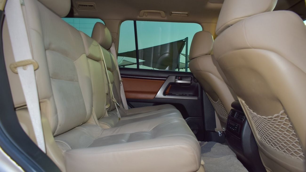 تويوتا لاند كروزر VXR V8