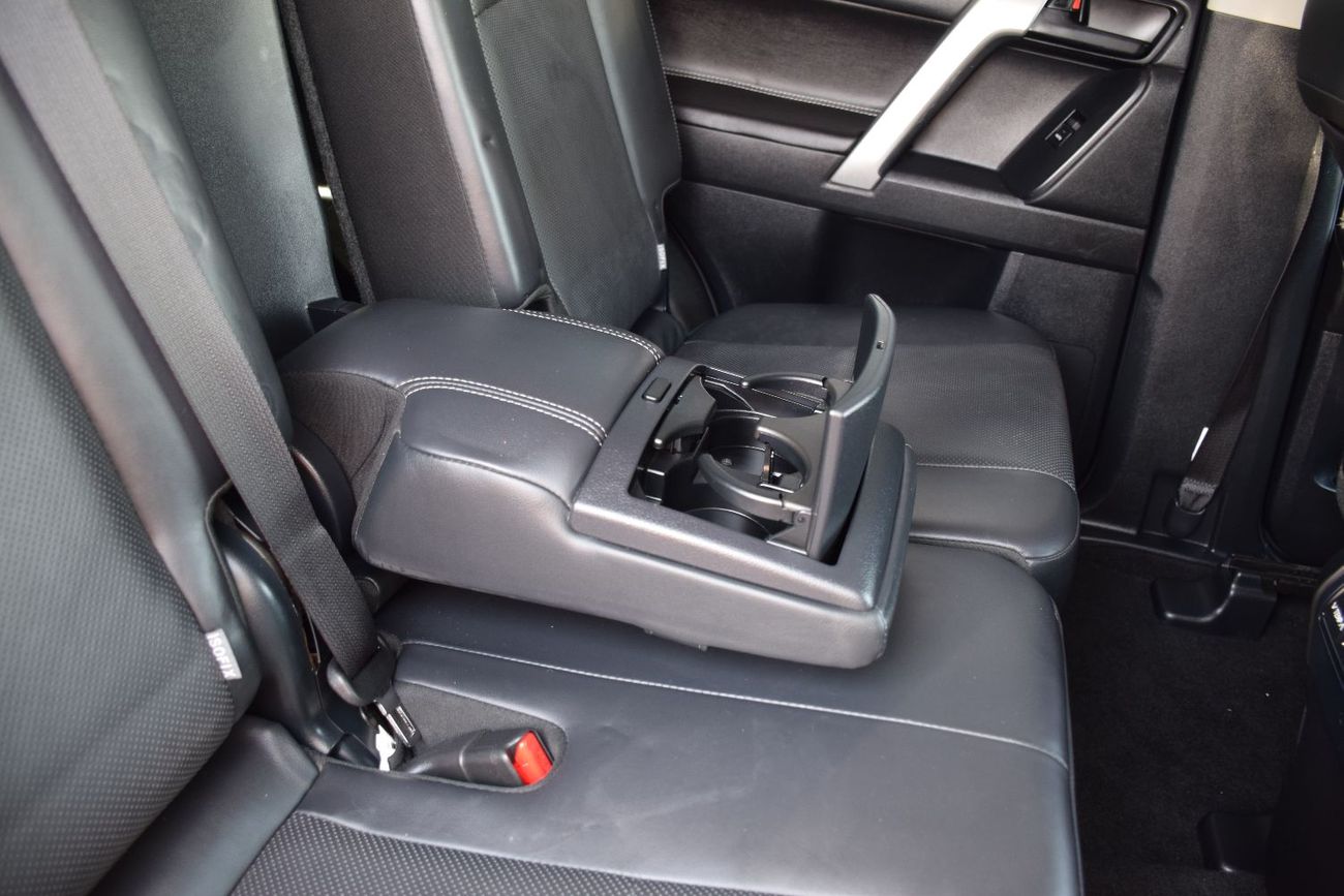 تويوتا برادو Diesel 2.8L 7 Seater. Service History Available