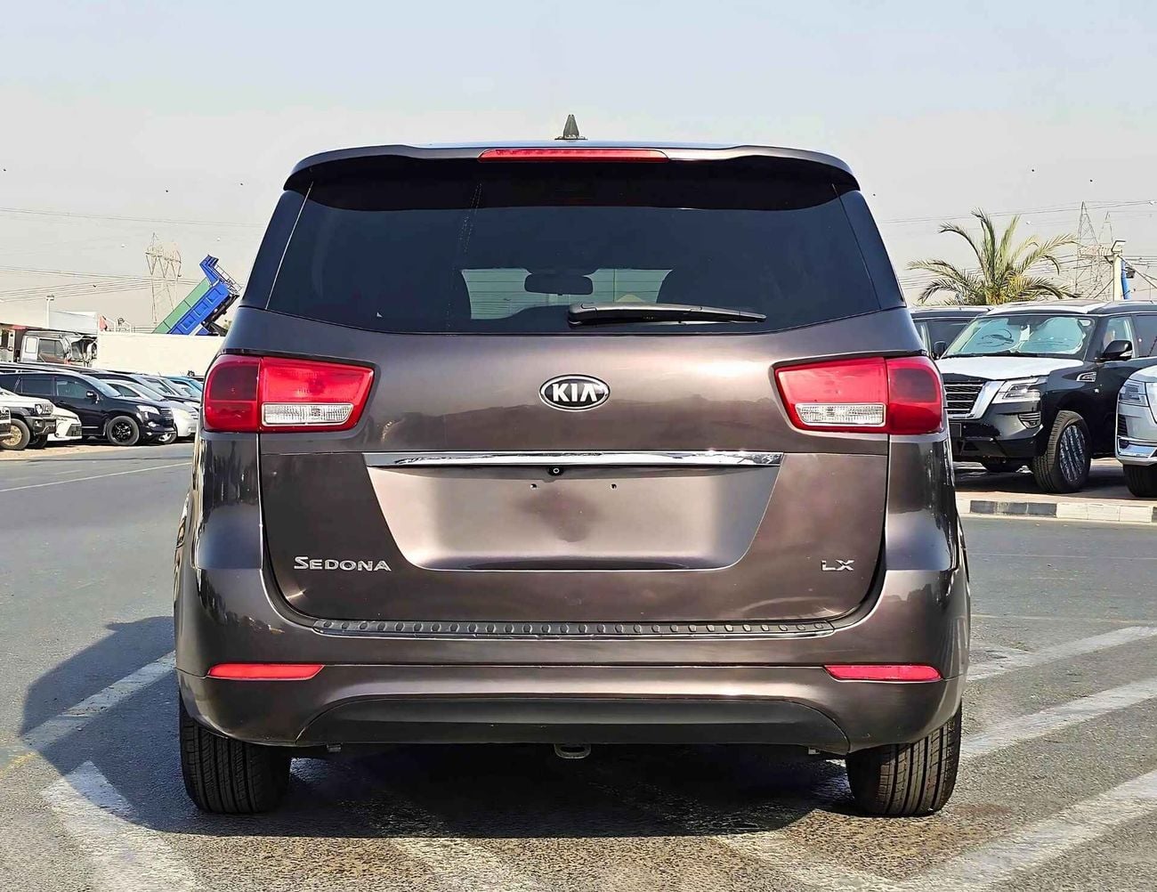 Kia Sedona LX / V6 / 3.3L / 7 SEATS / EXPORT ONLY / LOT# 31911