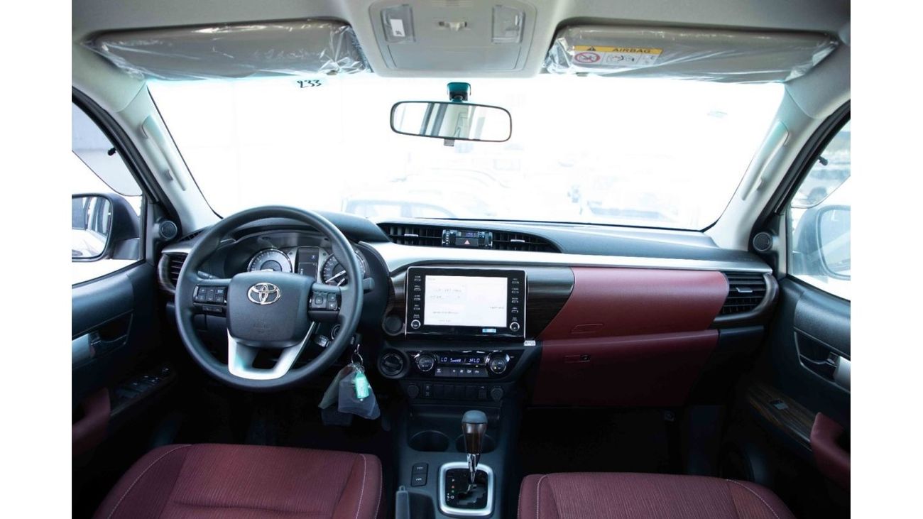 Toyota Hilux 2023 Toyota Hilux 4x4 DC 2.4 HI - Pearl White inside Maroon