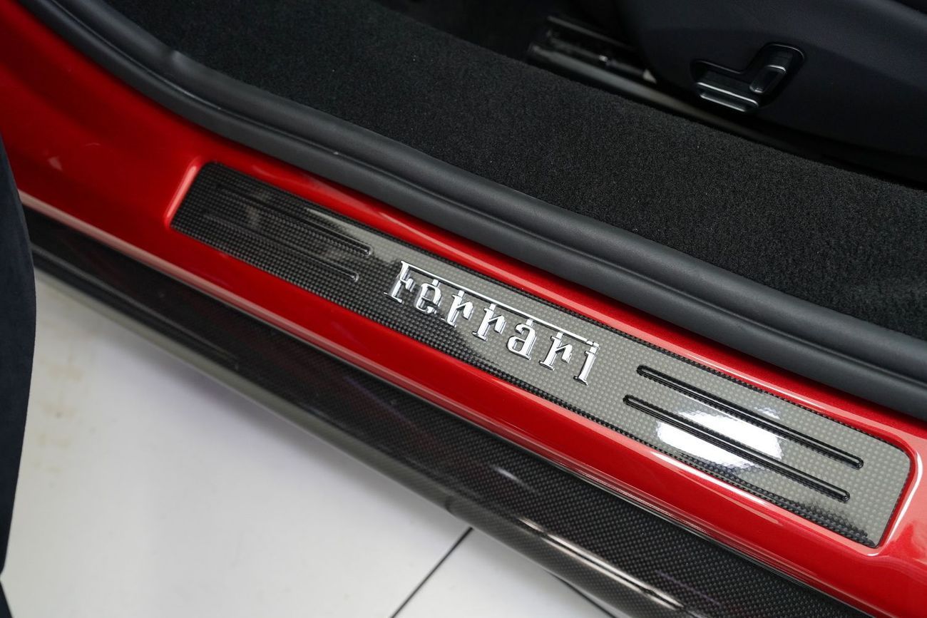 فيراري 296 GTS