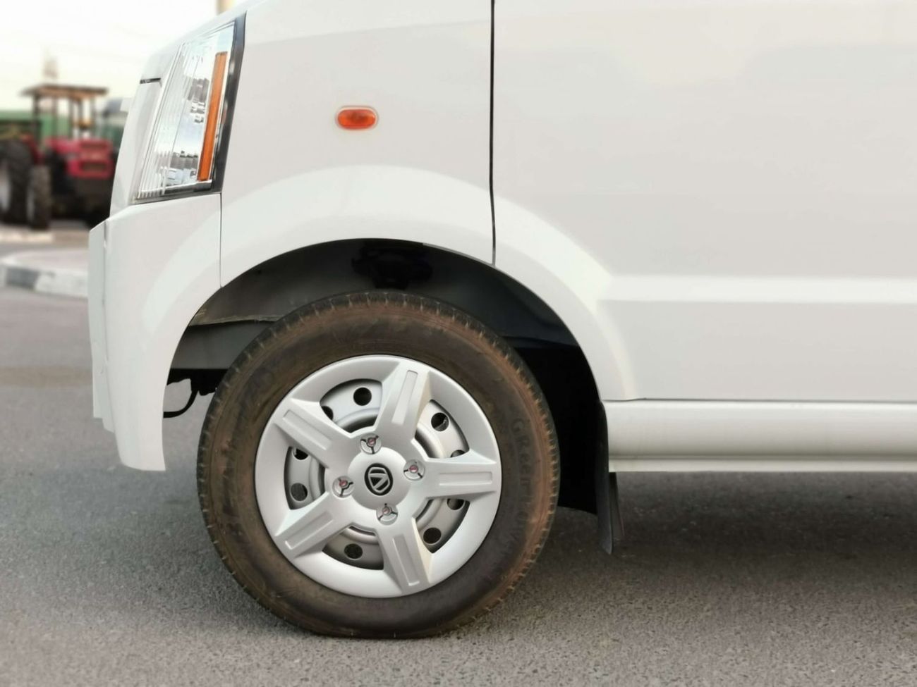 فيكتوري V2 STANDARD MINI BUS/ 7 SEATER, M/T, WITH AIRBAGS & ABS