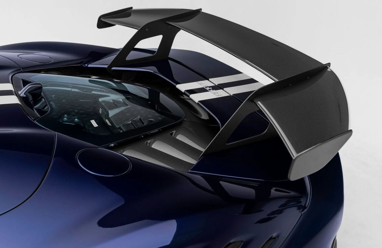 فيراري SF90 سبيدر 4.0L Twin-Turbocharged V8 + 3 Electric Motors