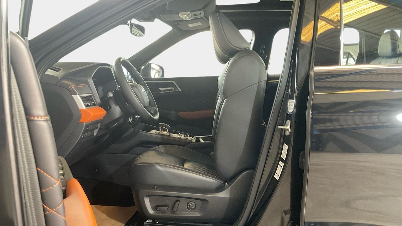 ميتسوبيشي آوتلاندر 2.5 GLX AUTO 4WD 7SEAT PREMIUM LAUNCH ED | شامل الضمان | 0 ﺪﻔﻋﺓ ﺃﻮﻟﻯ