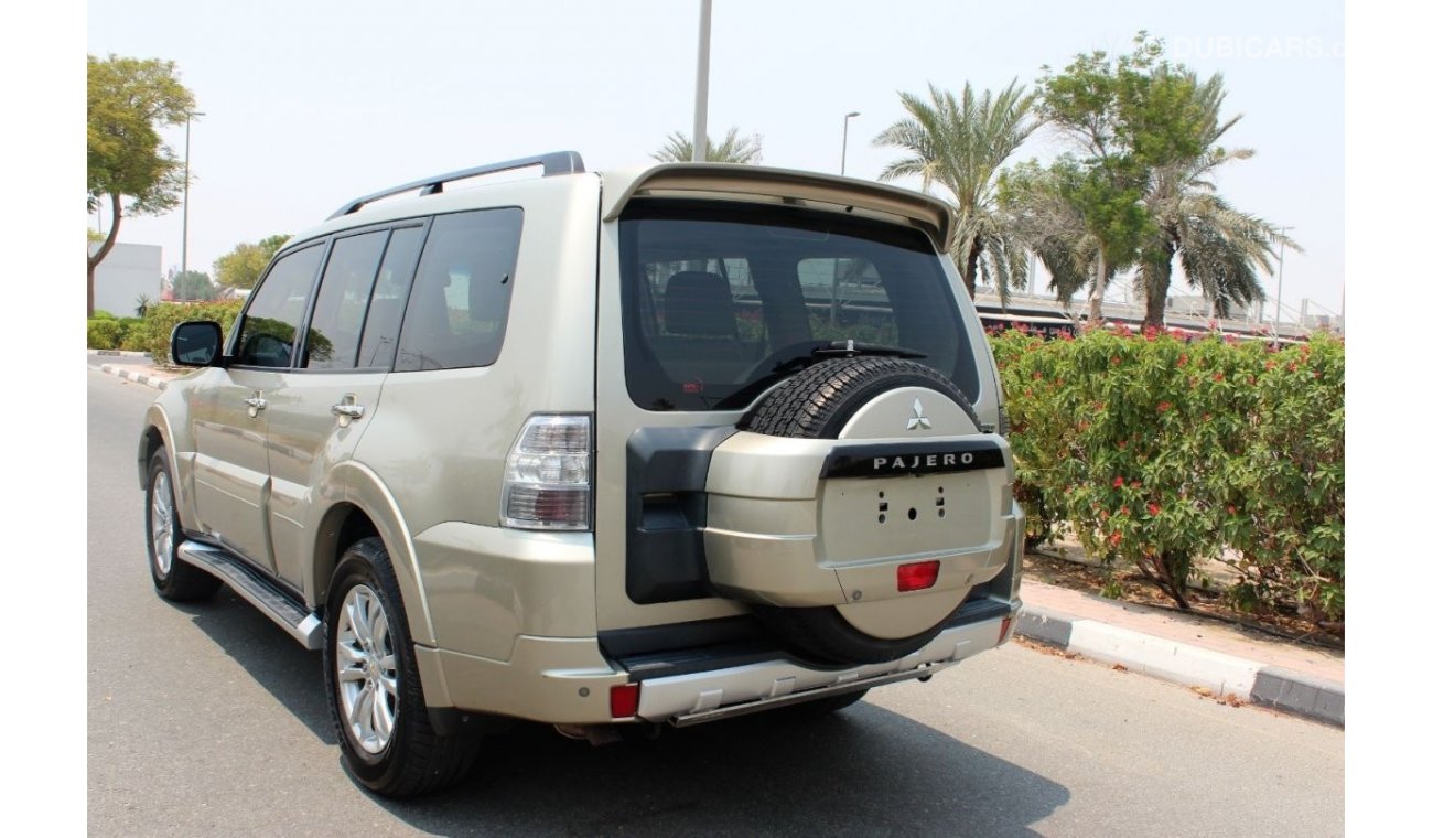 Mitsubishi Pajero / 3.8/ TOP SPECS / GCC / FULL SERVICE HISTORY/ 100% ORIGINAL PAINT/ 1 YEAR WARRANTY