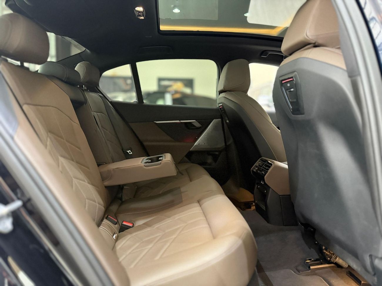 بي أم دبليو 520i BMW 520I M SPORT 2024 UNDER WARRANTY FULL OPTION