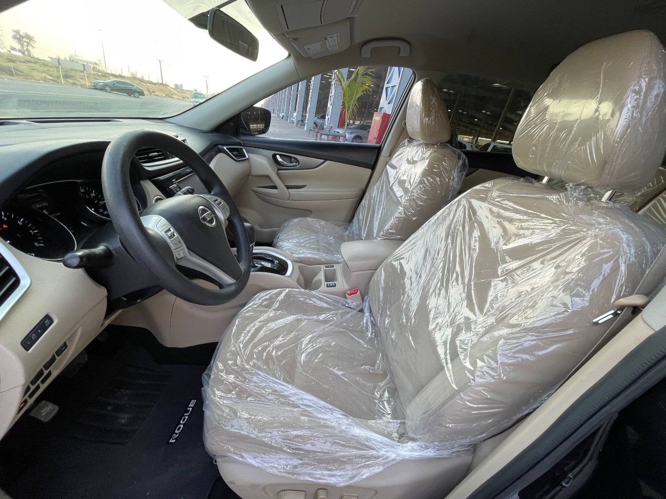 Nissan Rogue SV / 2.5 V4  / 360 CAMERA /KEYLESS ENTRY AND START / CLEAN AND SERVICED