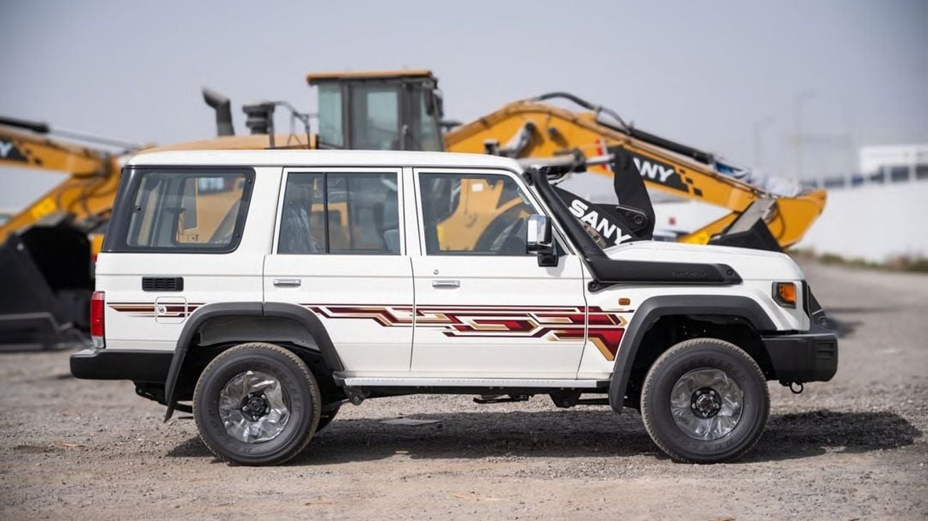 Toyota Land Cruiser 70 LC76 4.0 MT mid option 2025