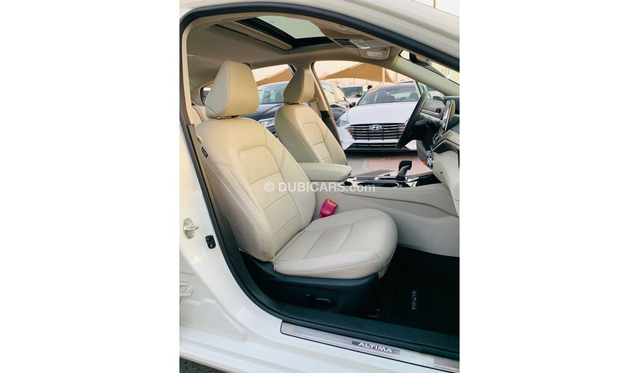 Used Nissan Altima SL 2021 for sale in Sharjah - 651204