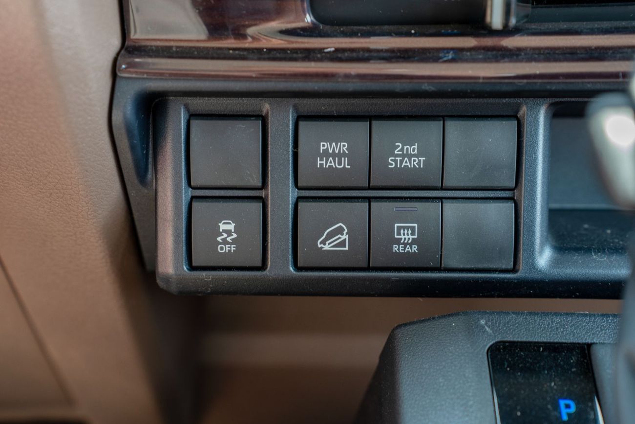 تويوتا لاند كروزر 70 LX 2.8L Diesel 3 Doors 2025