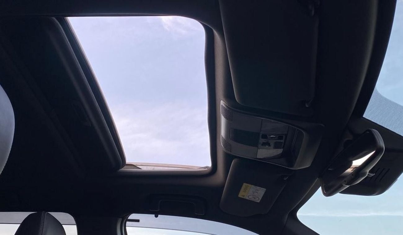 ميتسوبيشي آوتلاندر PHEV 2.4 Liter Right Hand Drive Automatic Sunroof Leather seats