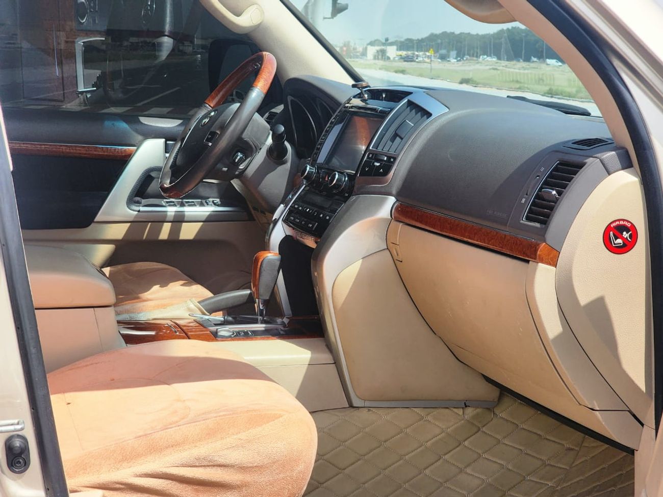 Toyota Land Cruiser VXR 5.7 L