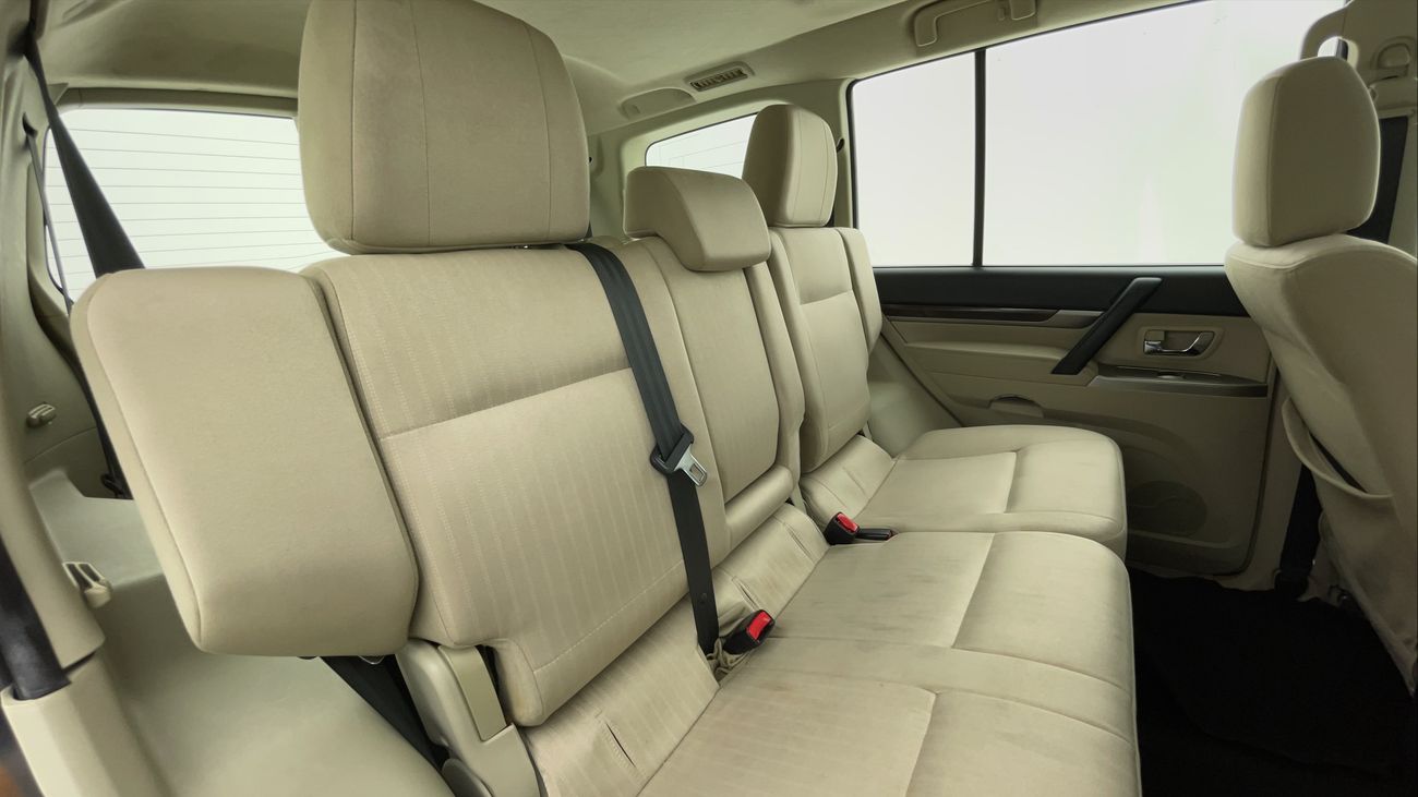 ميتسوبيشي باجيرو GLS MIDLINE 3 | بدون دفعة مقدمة | اختبار قيادة مجاني للمنزل