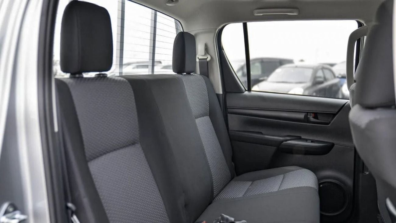 Toyota Hilux Toyota hilux 2.4L diesel mid option MY24