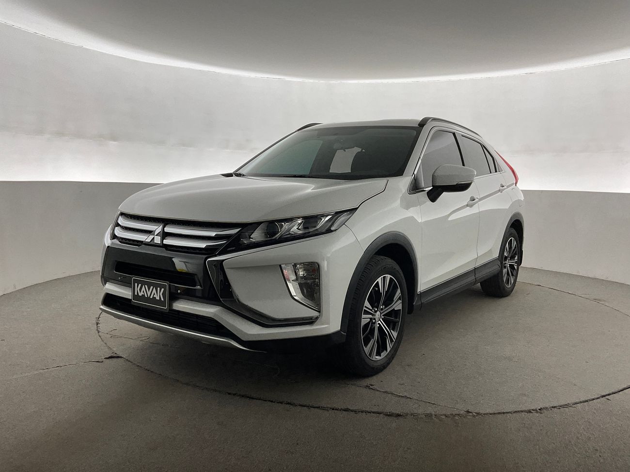 ميتسوبيشي إكلبس كروس GLX Midline | National Day Celebration | شامل الضمان | 0 ﺪﻔﻋﺓ ﺃﻮﻟﻯ