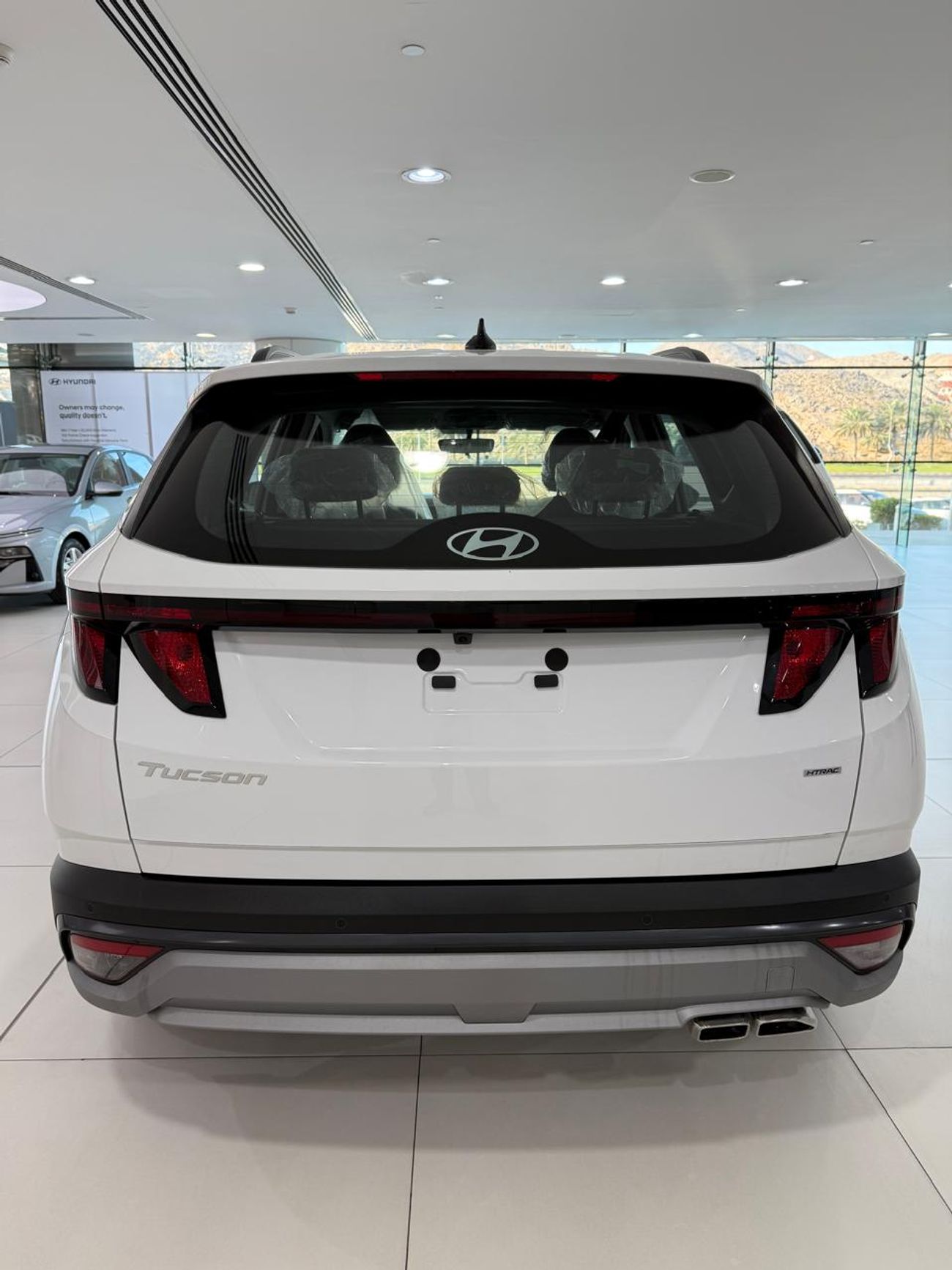 هيونداي توسون 2.0L PETROL V4 / AUTO REAR DOOR / LETAHER SEATS / FULL OPTION
