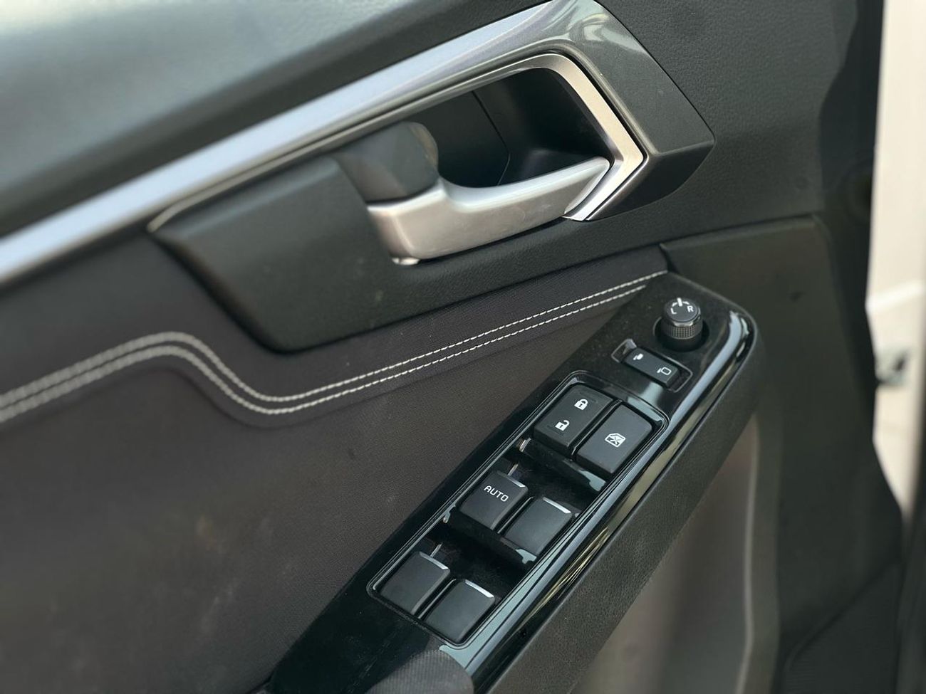 Isuzu DMax 3.0L Crew Cab 4WD LS (A/T)