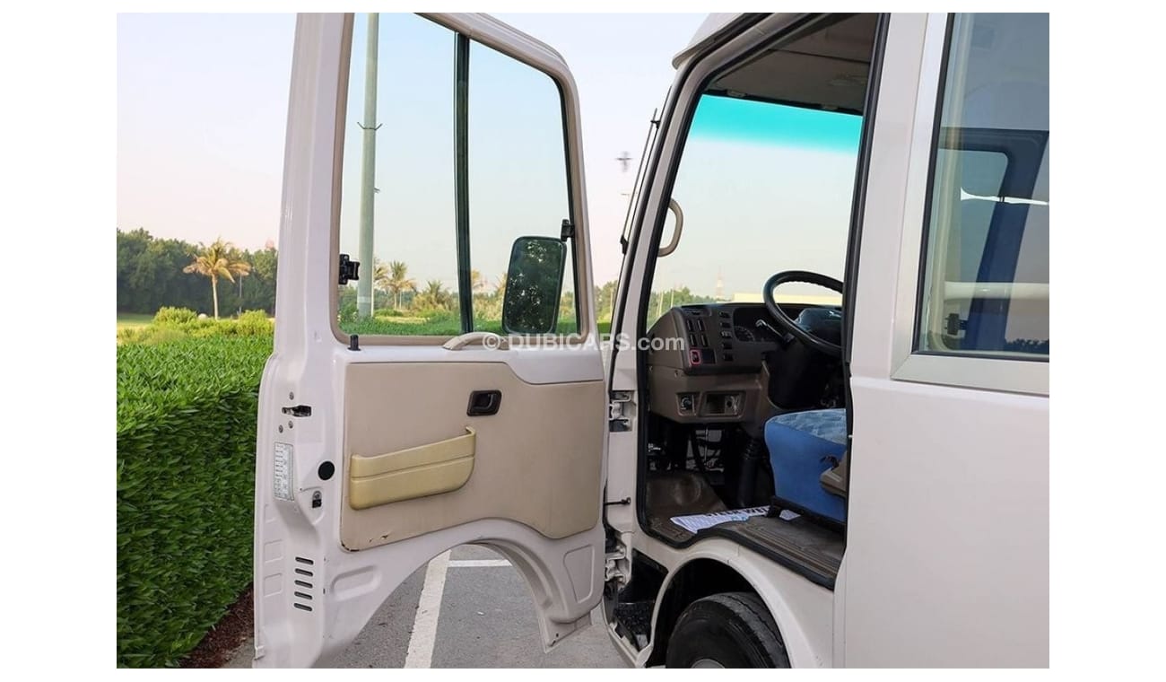 ميتسوبيشي روزا 2019 | Long Body 26 Seater | Manual Transmission - Diesel | GCC - Book Now