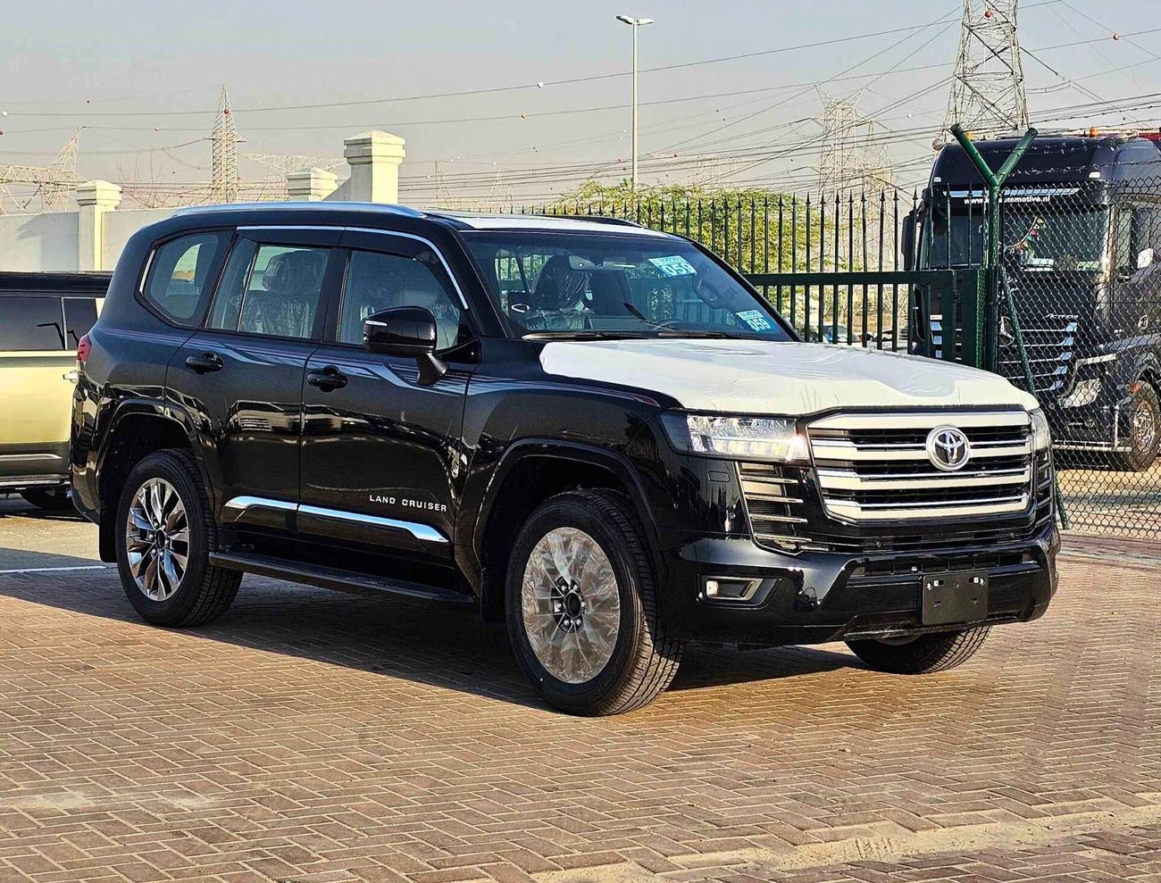 Toyota Land Cruiser GXR 3.5L Twin Turbo / High Option / Leather Power Seats (CODE # LC35GXRM)