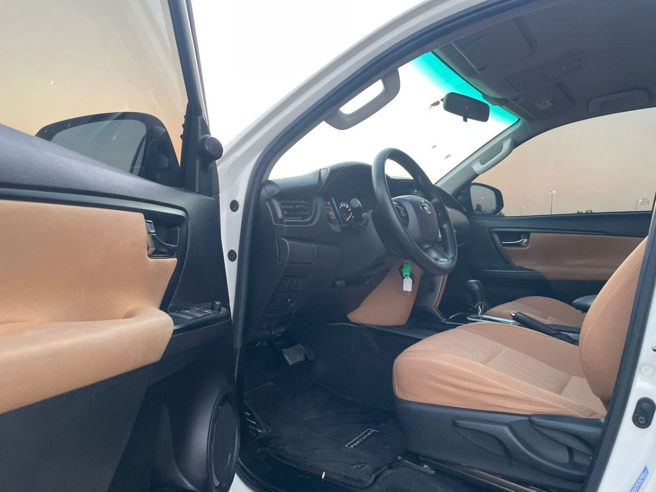 Toyota Fortuner 2022 Toyota Fortuner EX.R 2.7L V4 MidOption+ With Sensors - No Accident - 7 Seater - 4x4 AWD -